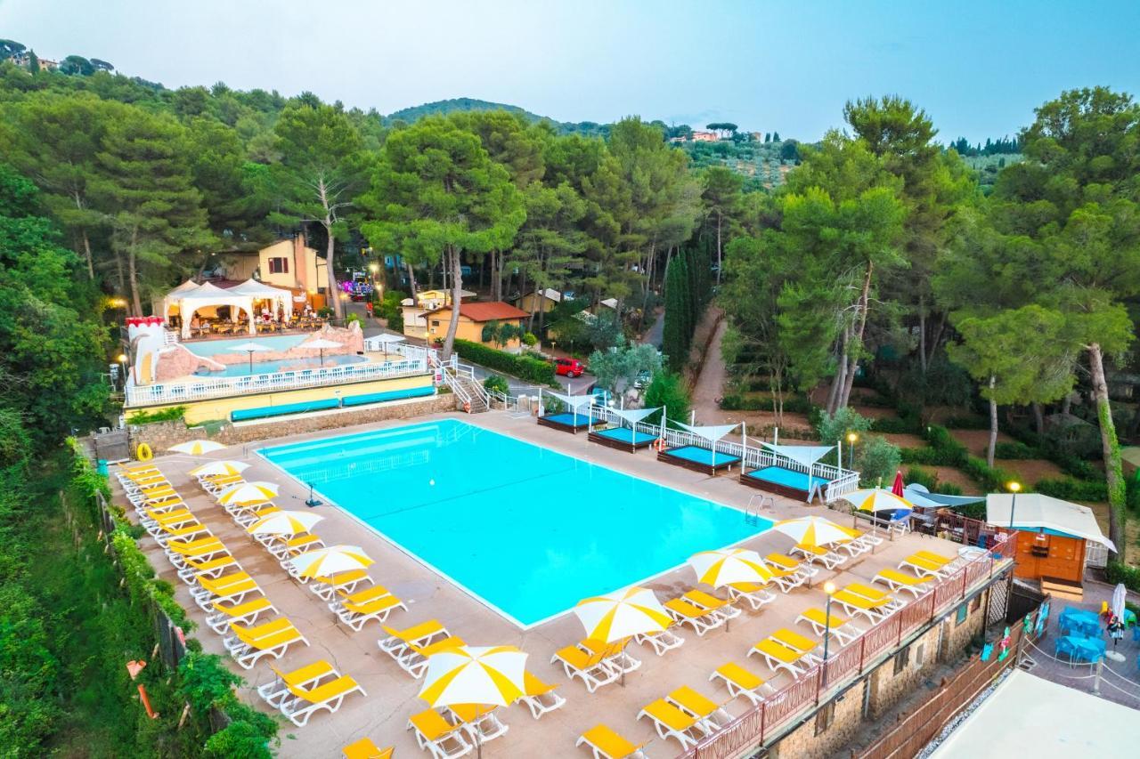 Le Pianacce Camping Village Кастаньєто-Кардуччі Екстер'єр фото